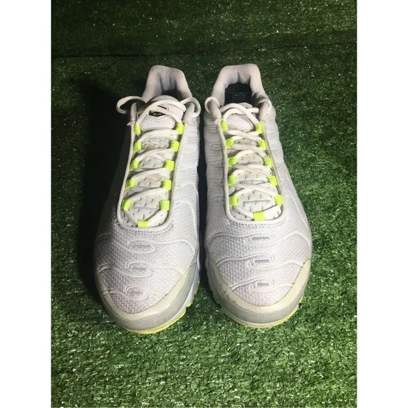 Kids Nike Air Max Plus 7Y GS Youth Women 8.5 Shoes Platinum Grey Green - Picture 2 of 6